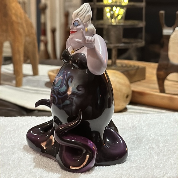 Bradford Editions, Disney Villains Heirloom Porcelain Figurines “Ursula” - Picture 5 of 16